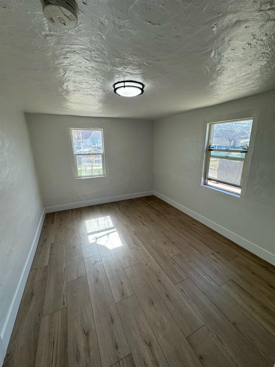 2743 E Hammond Ave, Fresno, CA 93703