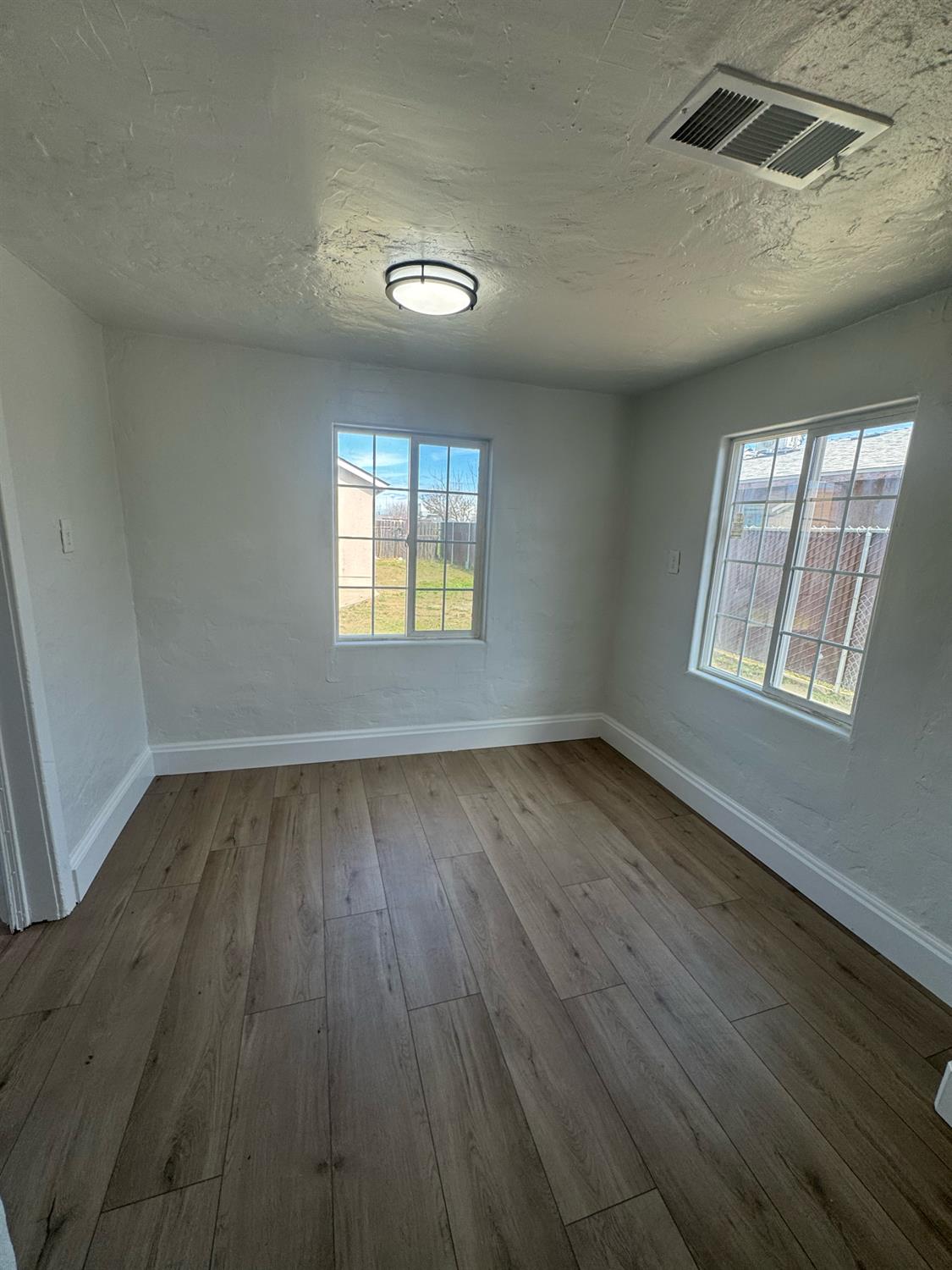 2743 E Hammond Ave, Fresno, CA 93703