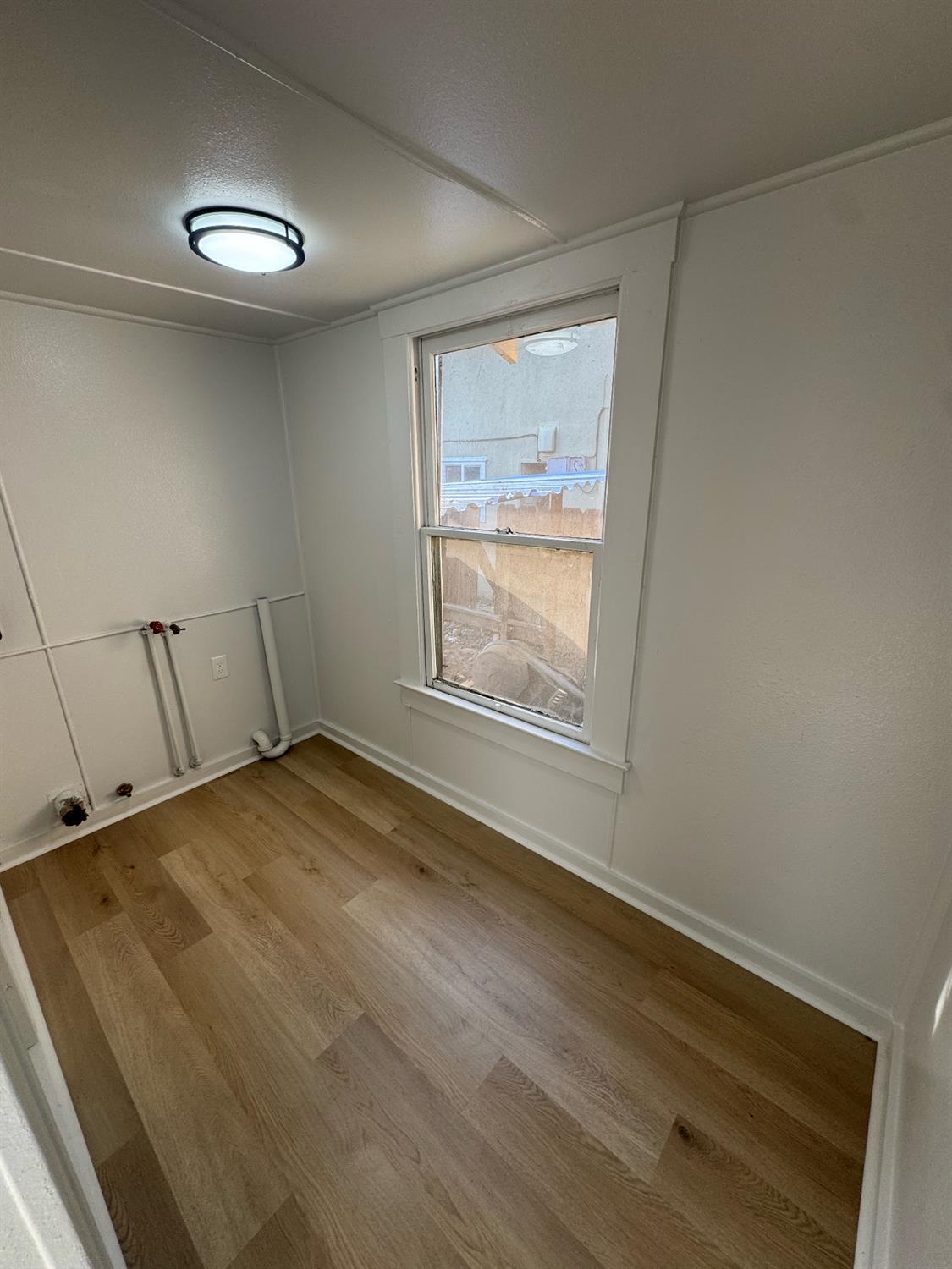 159 S I, Dinuba, CA 93618