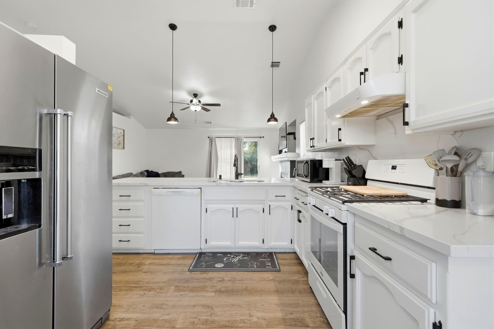 1967 N Ventura Ave, Farmersville, CA 93223