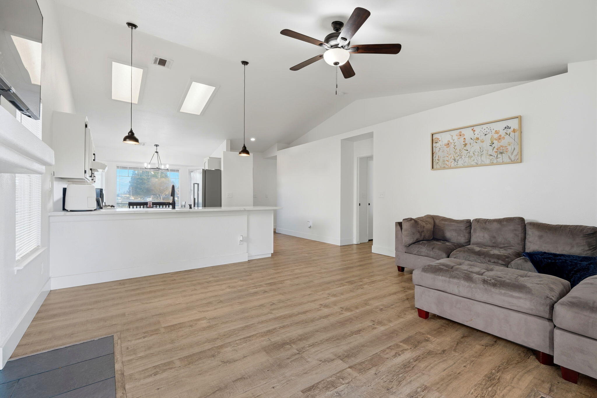 1967 N Ventura Ave, Farmersville, CA 93223