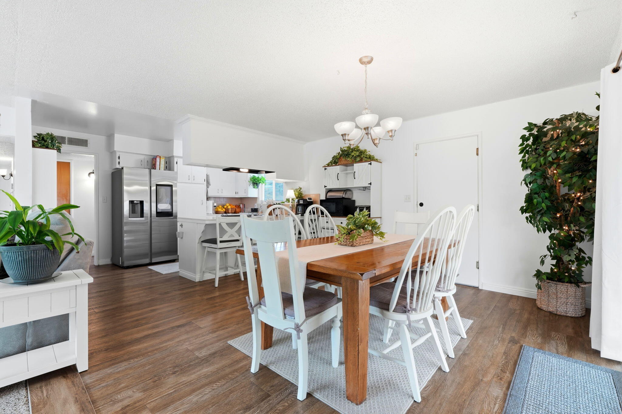 195 E Sandra Ave, Tulare, CA 93274