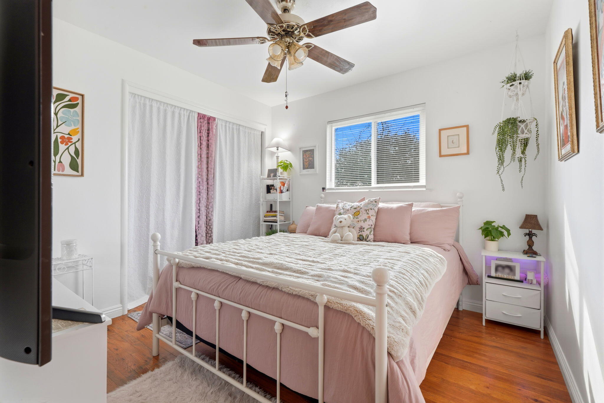 195 E Sandra Ave, Tulare, CA 93274