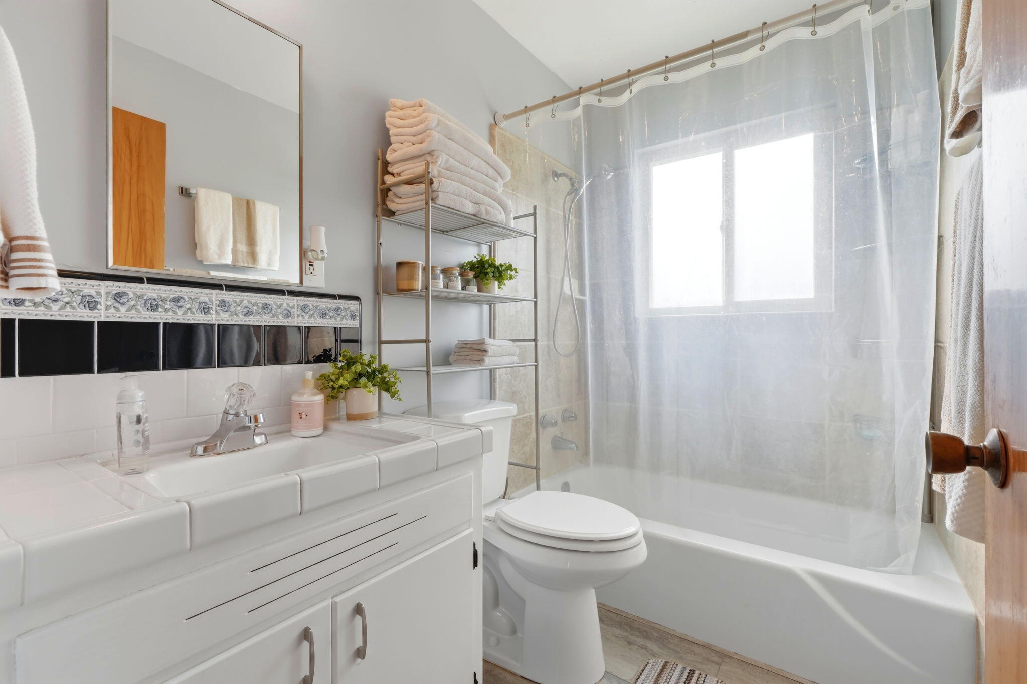 195 E Sandra Ave, Tulare, CA 93274