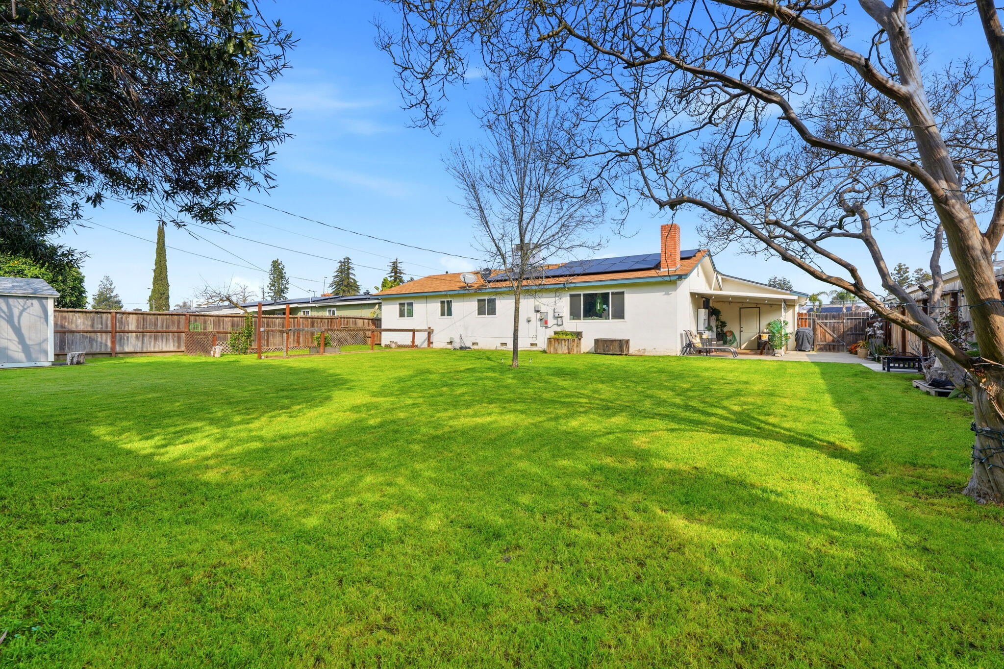 195 E Sandra Ave, Tulare, CA 93274