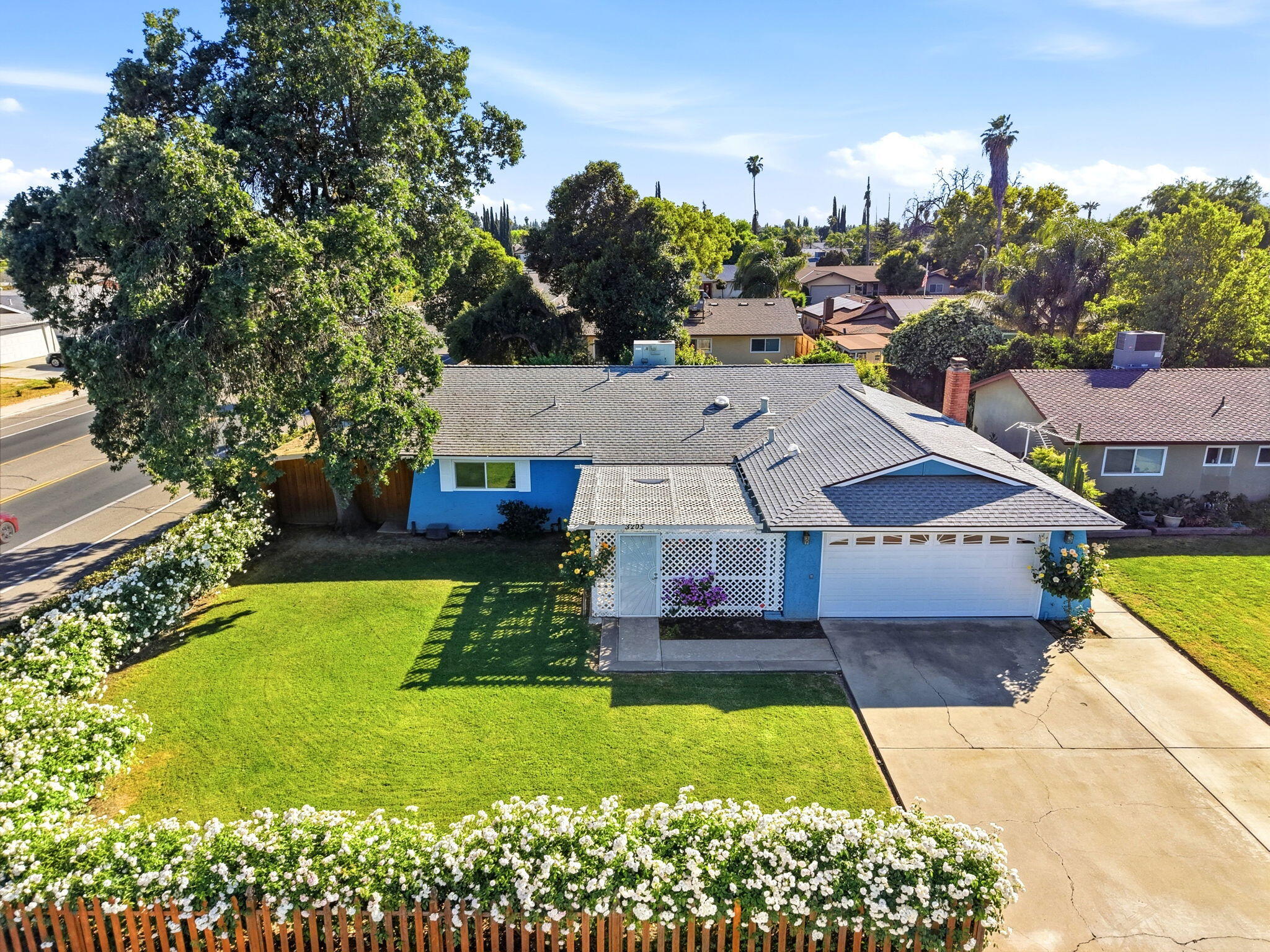 3205 W Cypress Ave, Visalia, CA 93277