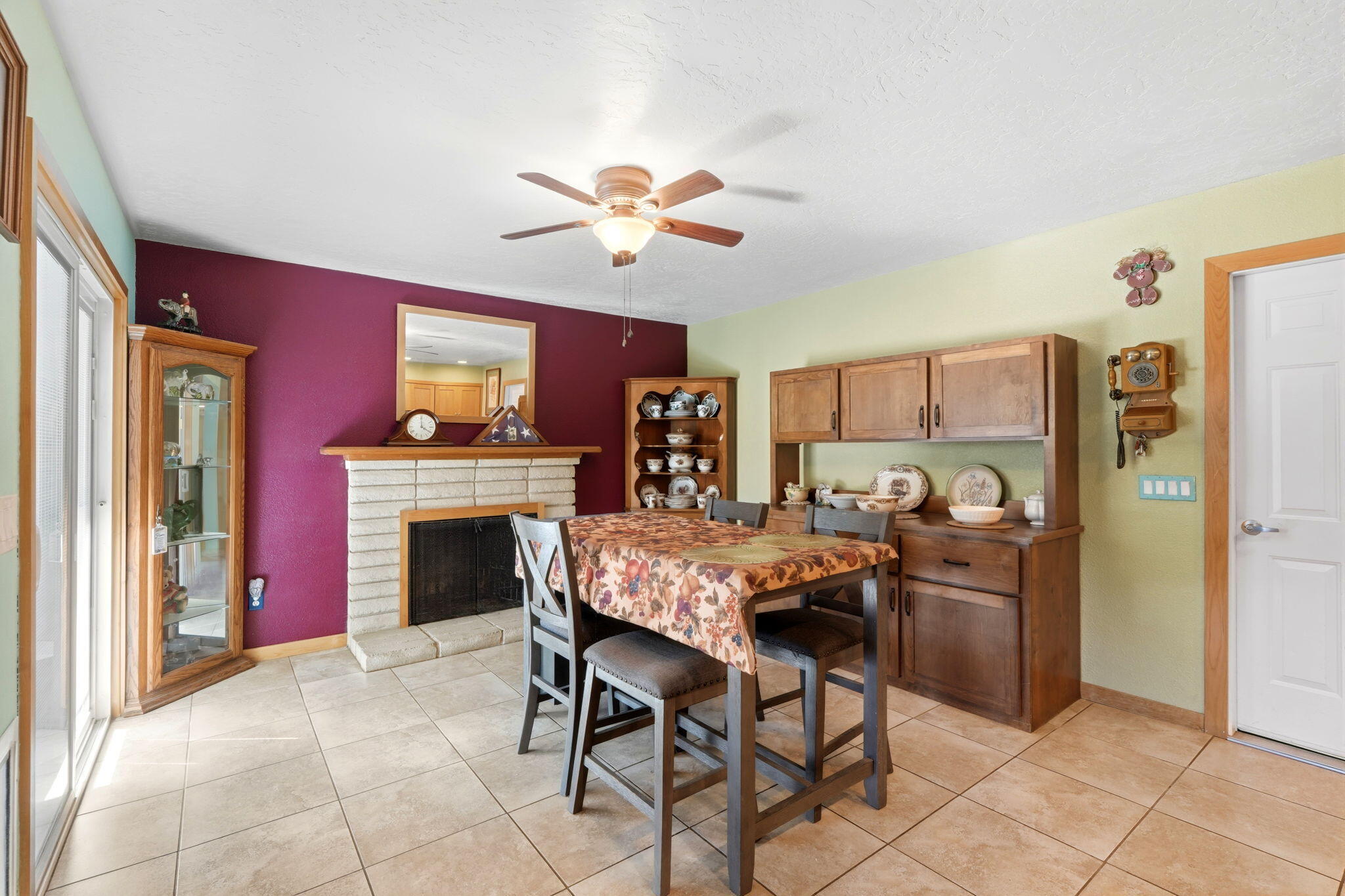 3205 W Cypress Ave, Visalia, CA 93277