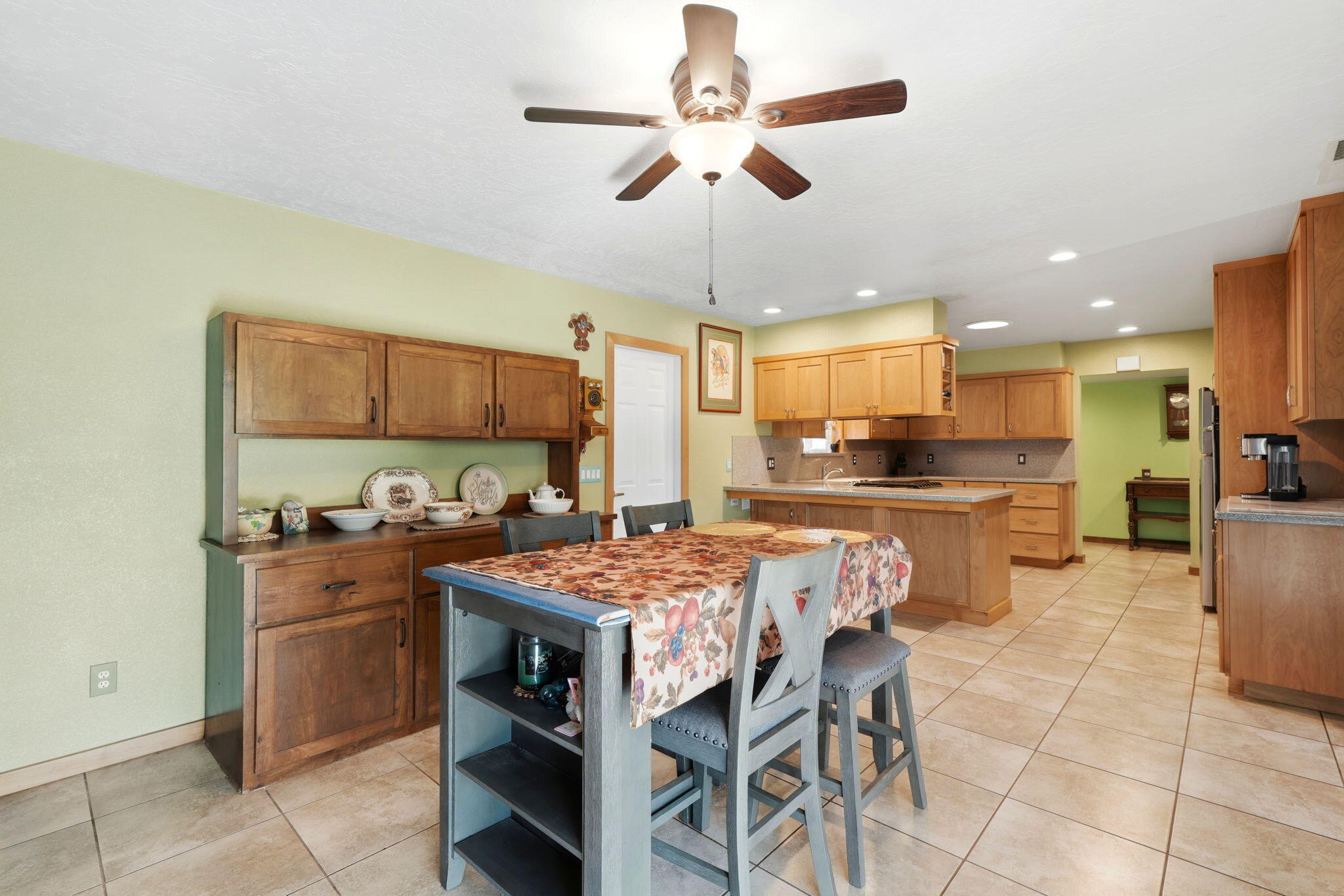 3205 W Cypress Ave, Visalia, CA 93277