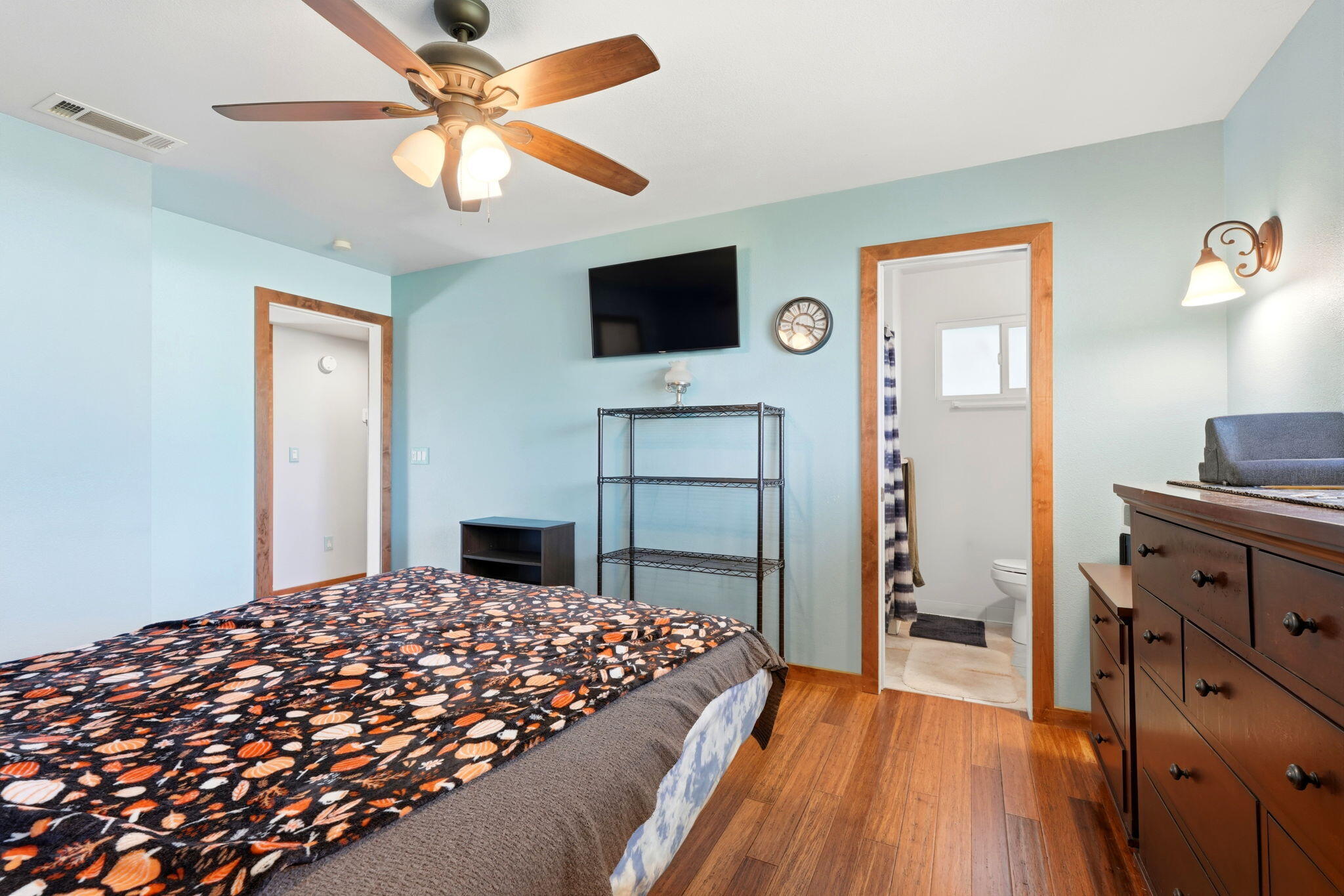 3205 W Cypress Ave, Visalia, CA 93277